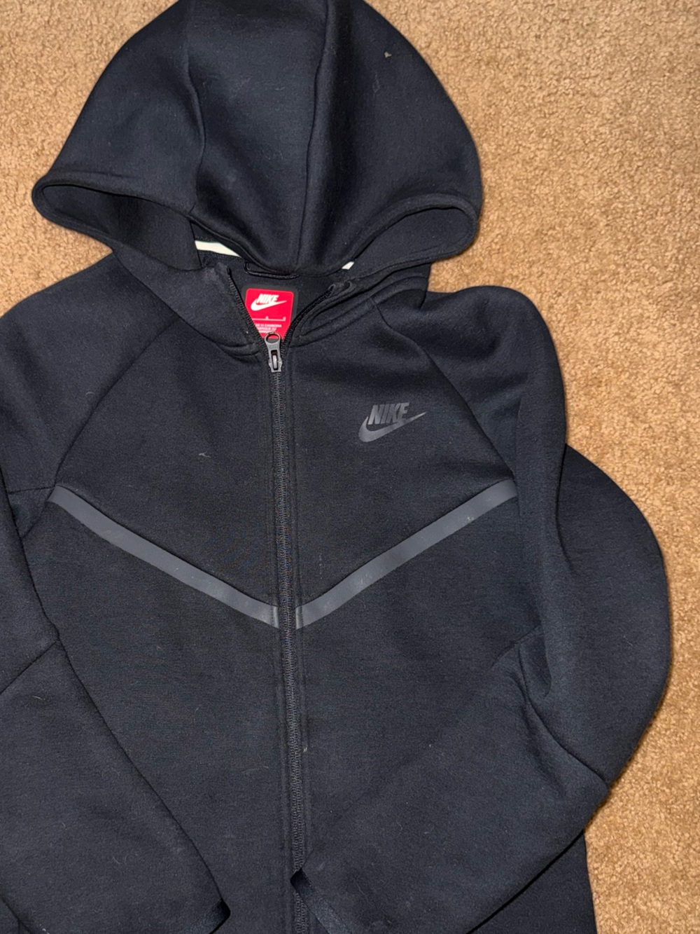 Nike Black Full-Zip Hoodie with Subtle Swoosh